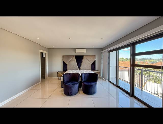 6 BEDROOM HOUSE FOR SALE IN IZINGA ESTATE